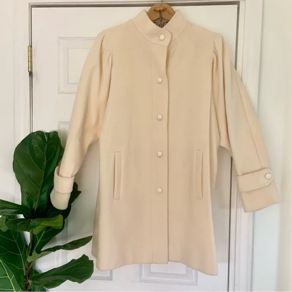 Vintage 70’s Elegant Cream Wool Winter Coat - Picture 2 of 16